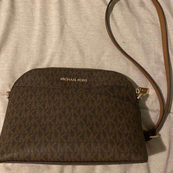 Michael kors crossbody - Picture 2 of 4